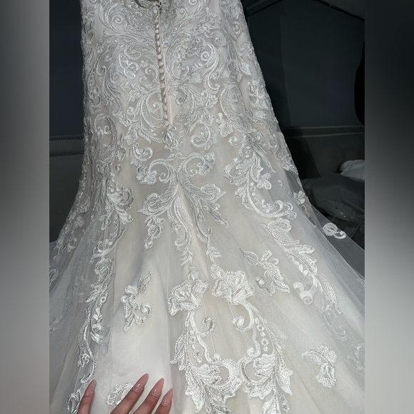 David’s bridal Wedding Dress creme lace 100% flawless since it was never used. - Picture 8 of 11